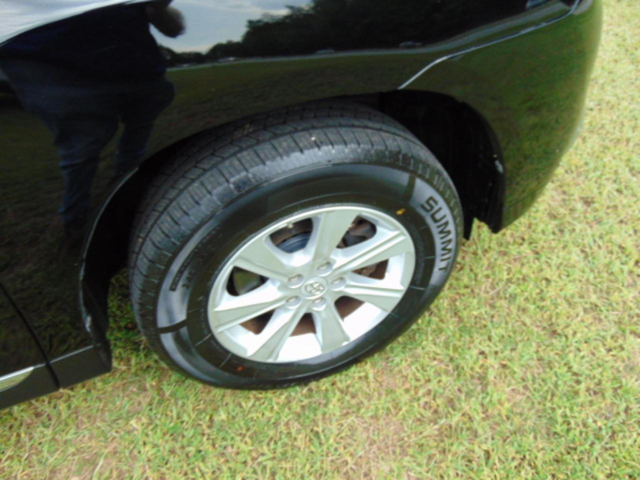 Toyota Highlander Base 4WD 2012