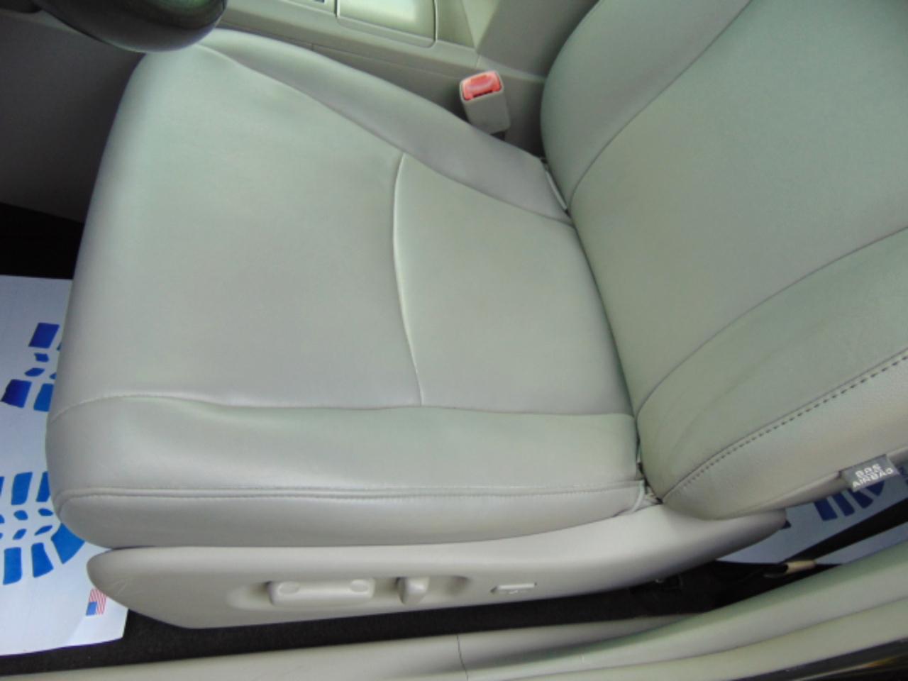 Toyota Highlander Base 4WD 2012