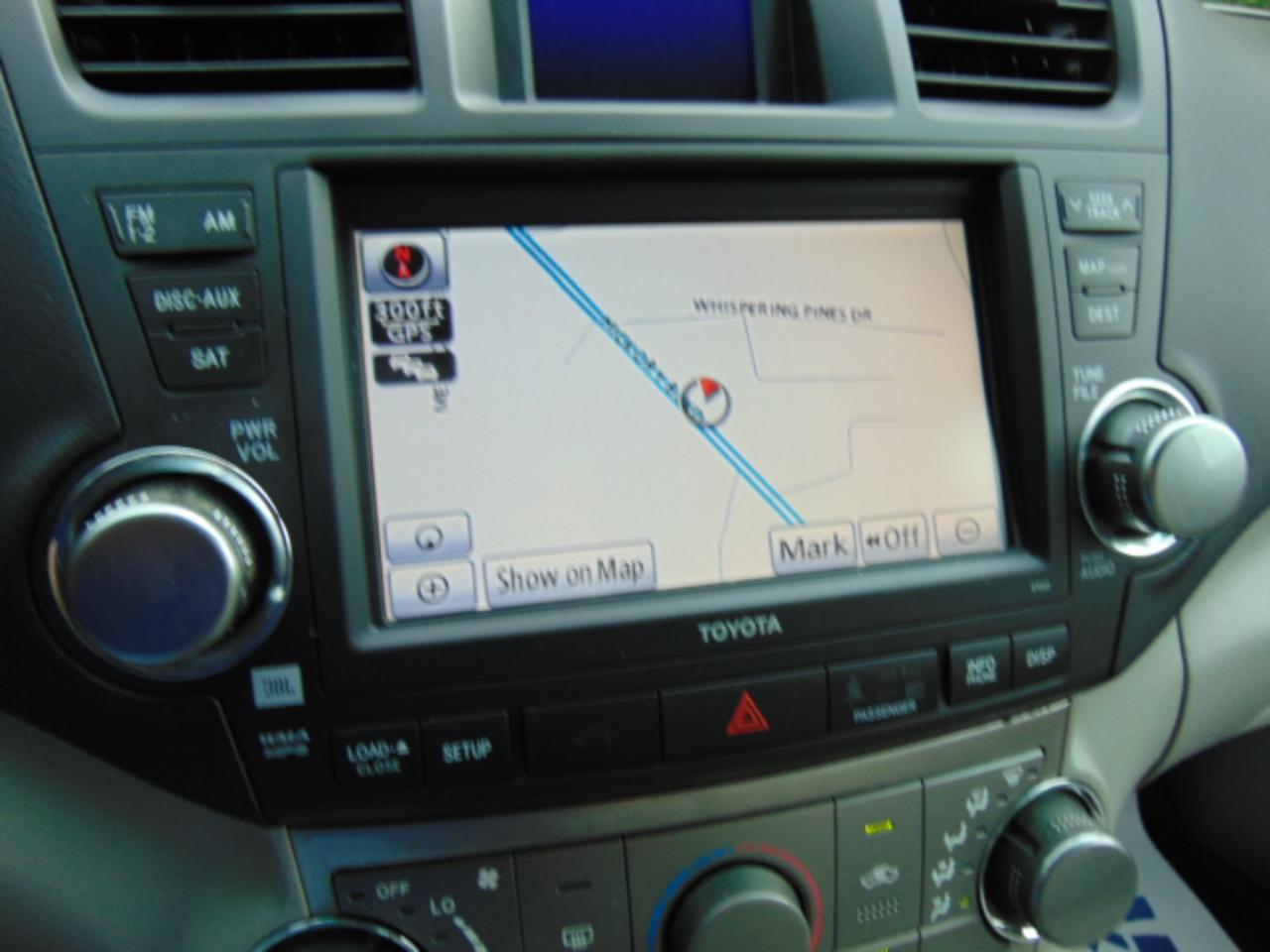 Toyota Highlander Base 4WD 2012