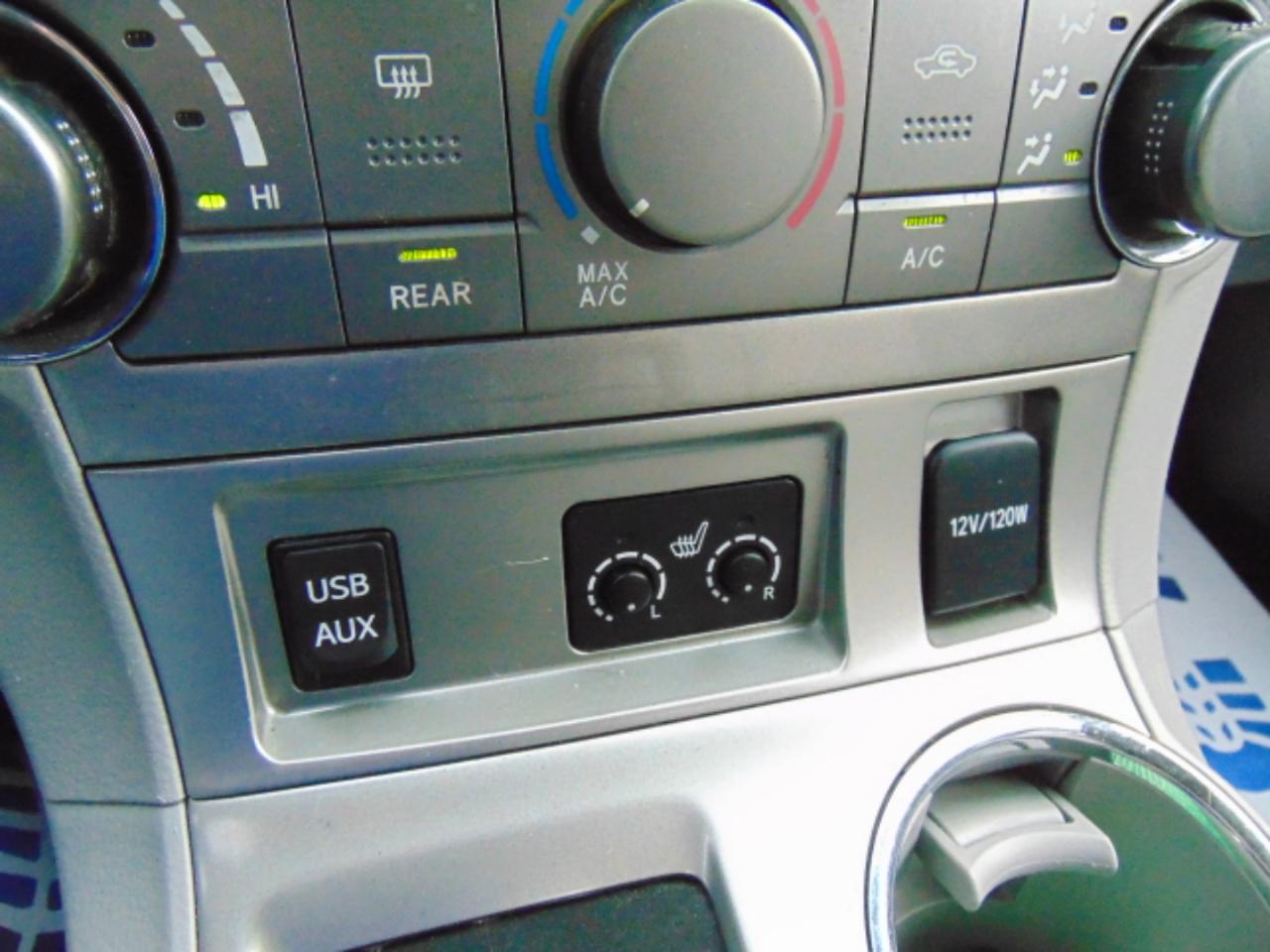 Toyota Highlander Base 4WD 2012