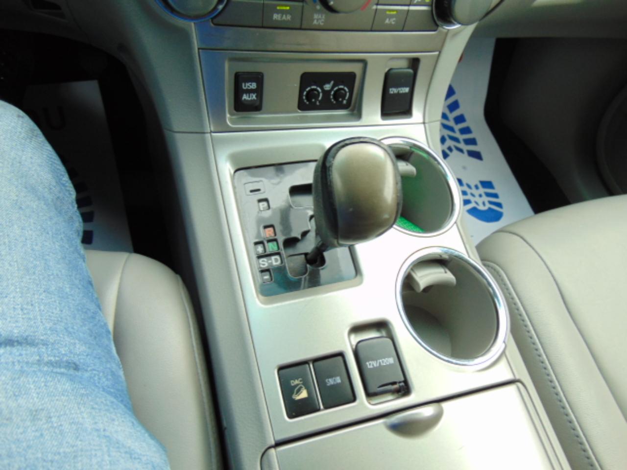 Toyota Highlander Base 4WD 2012