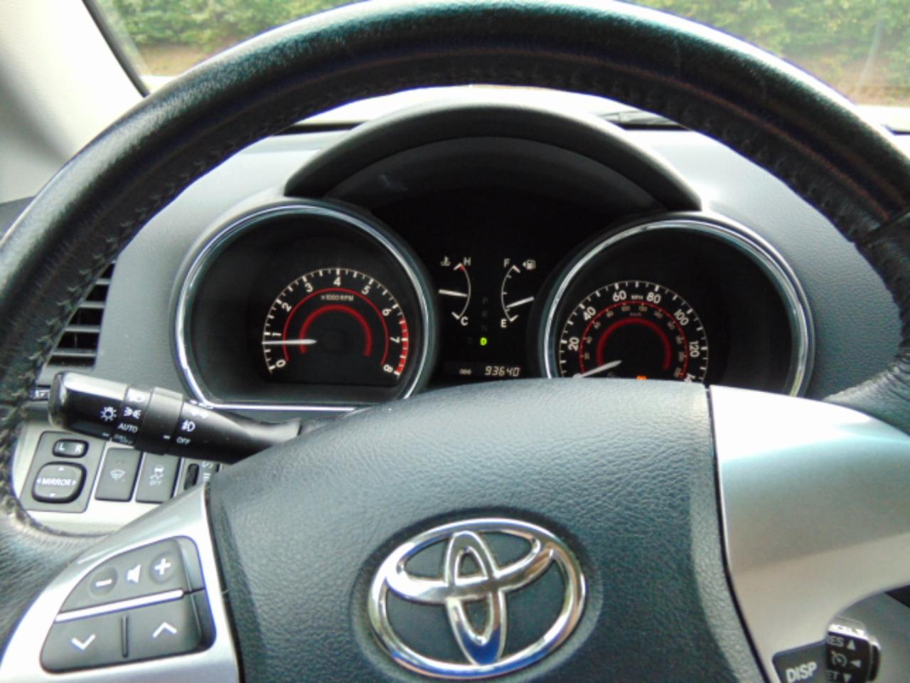 Toyota Highlander Base 4WD 2012