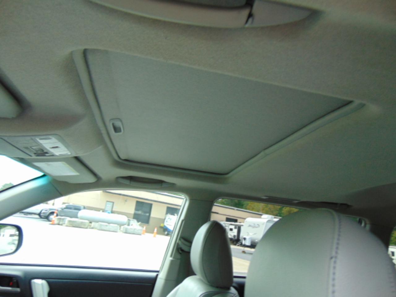 Toyota Highlander Base 4WD 2012