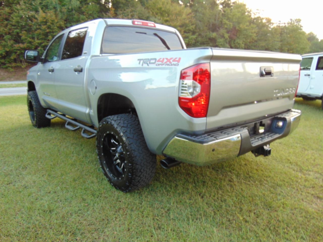 Toyota Tundra SR5 5.7L V8 FFV CrewMax 4WD 2016