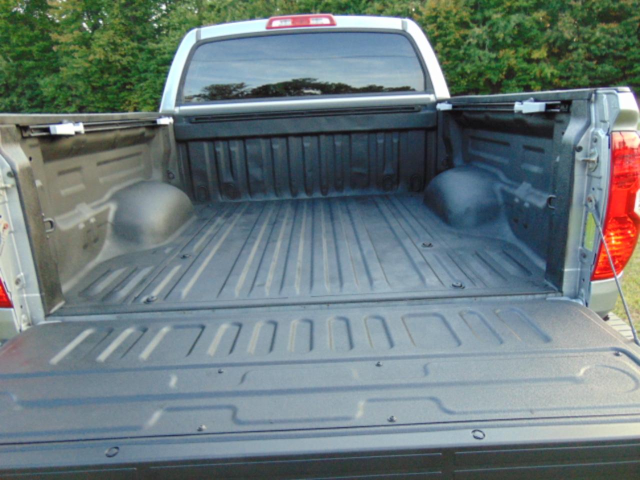 Toyota Tundra SR5 5.7L V8 FFV CrewMax 4WD 2016