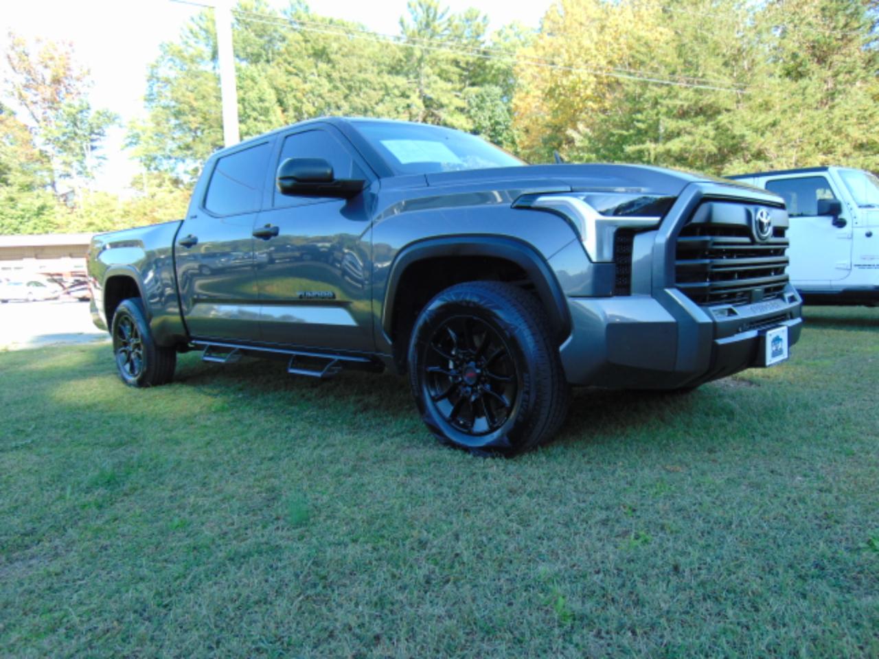 Toyota Tundra SR5 CrewMax 4WD Long Bed 2023