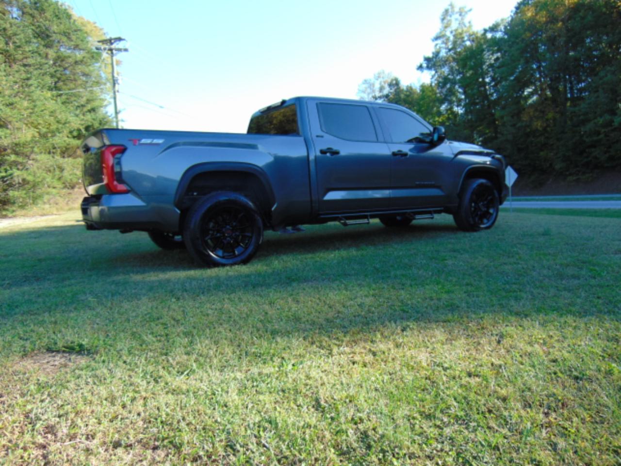 Toyota Tundra SR5 CrewMax 4WD Long Bed 2023