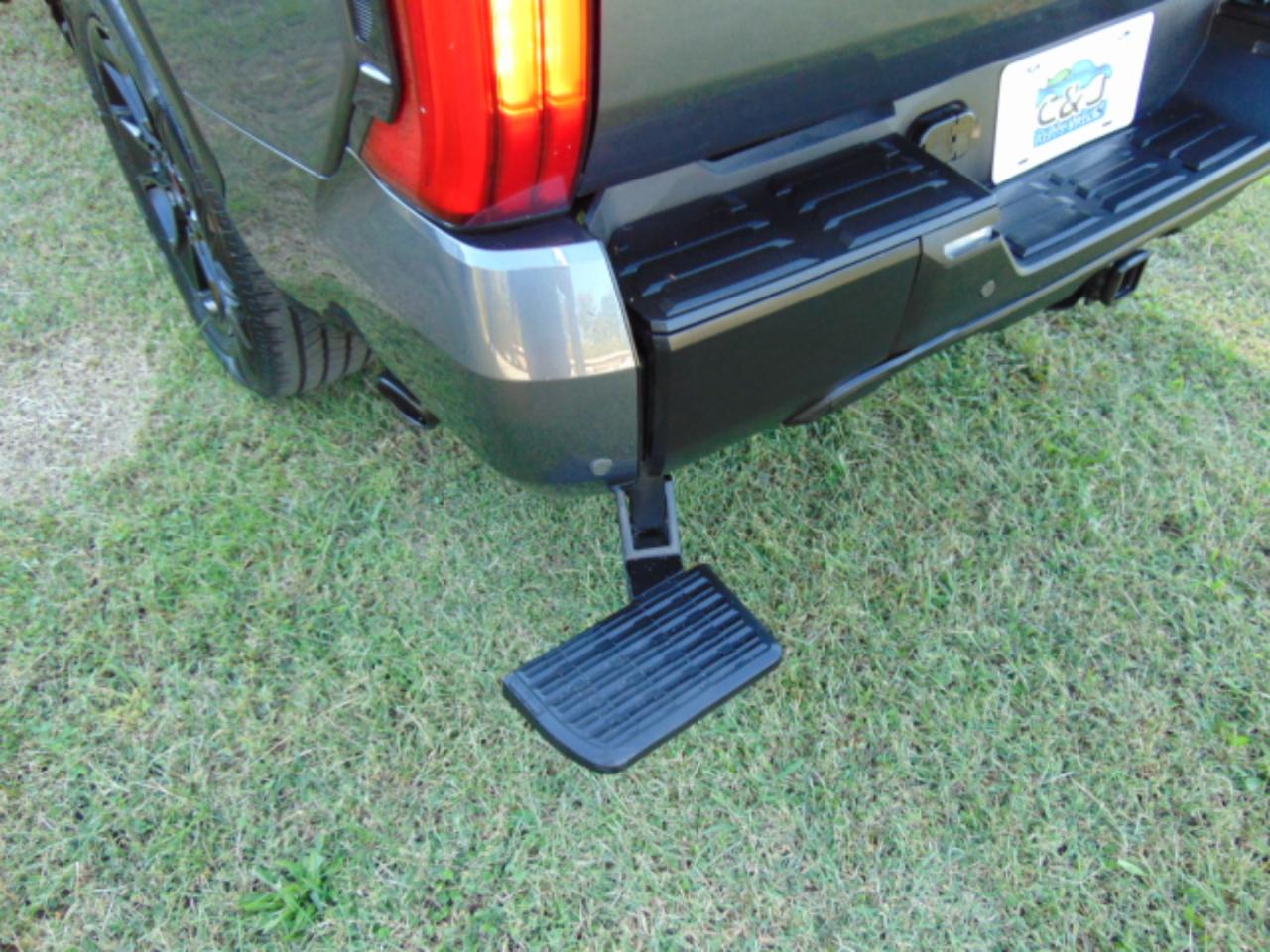 Toyota Tundra SR5 CrewMax 4WD Long Bed 2023