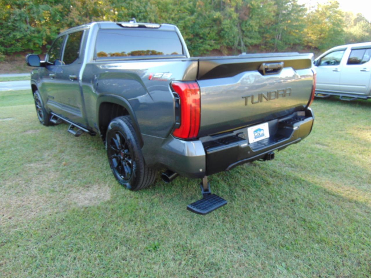 Toyota Tundra SR5 CrewMax 4WD Long Bed 2023