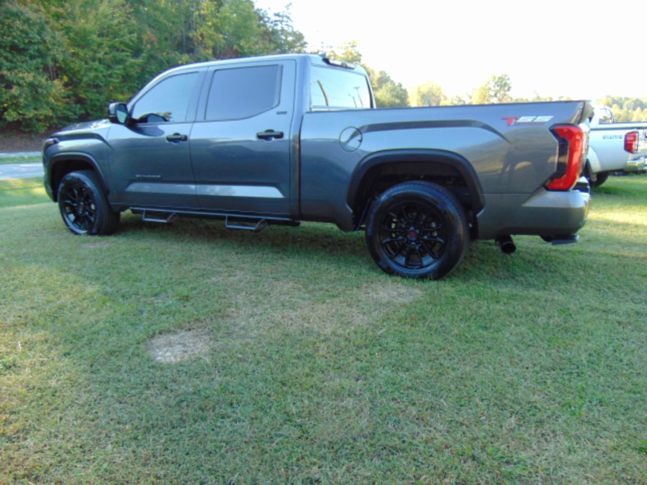 Toyota Tundra SR5 CrewMax 4WD Long Bed 2023