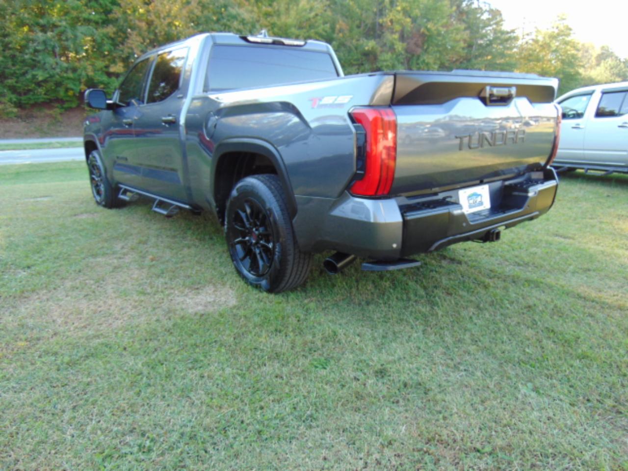Toyota Tundra SR5 CrewMax 4WD Long Bed 2023