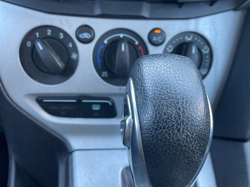 Ford Focus SE Sedan 2014