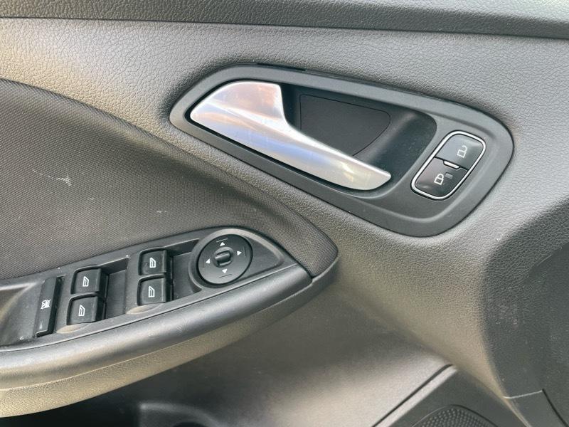 Ford Focus SE Hatch 2015