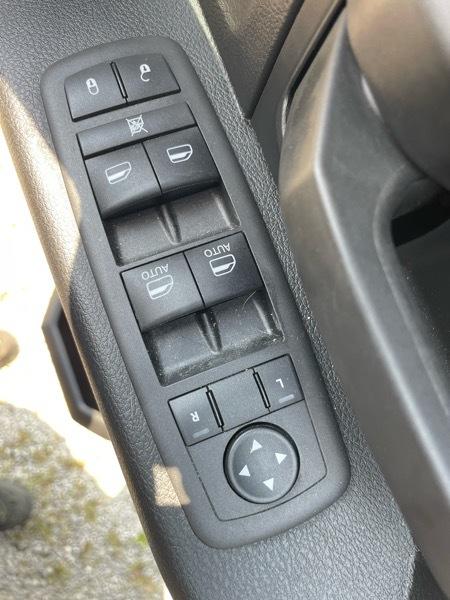 RAM 1500 Classic Tradesman Crew Cab SWB 4WD 2023