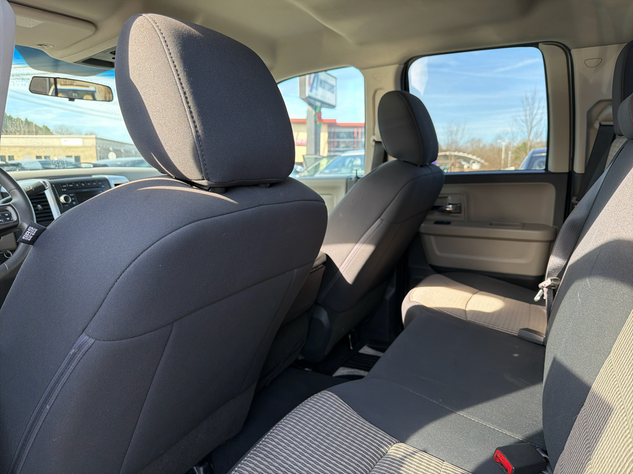 RAM 1500 4WD Quad Cab 140.5" SLT 2012