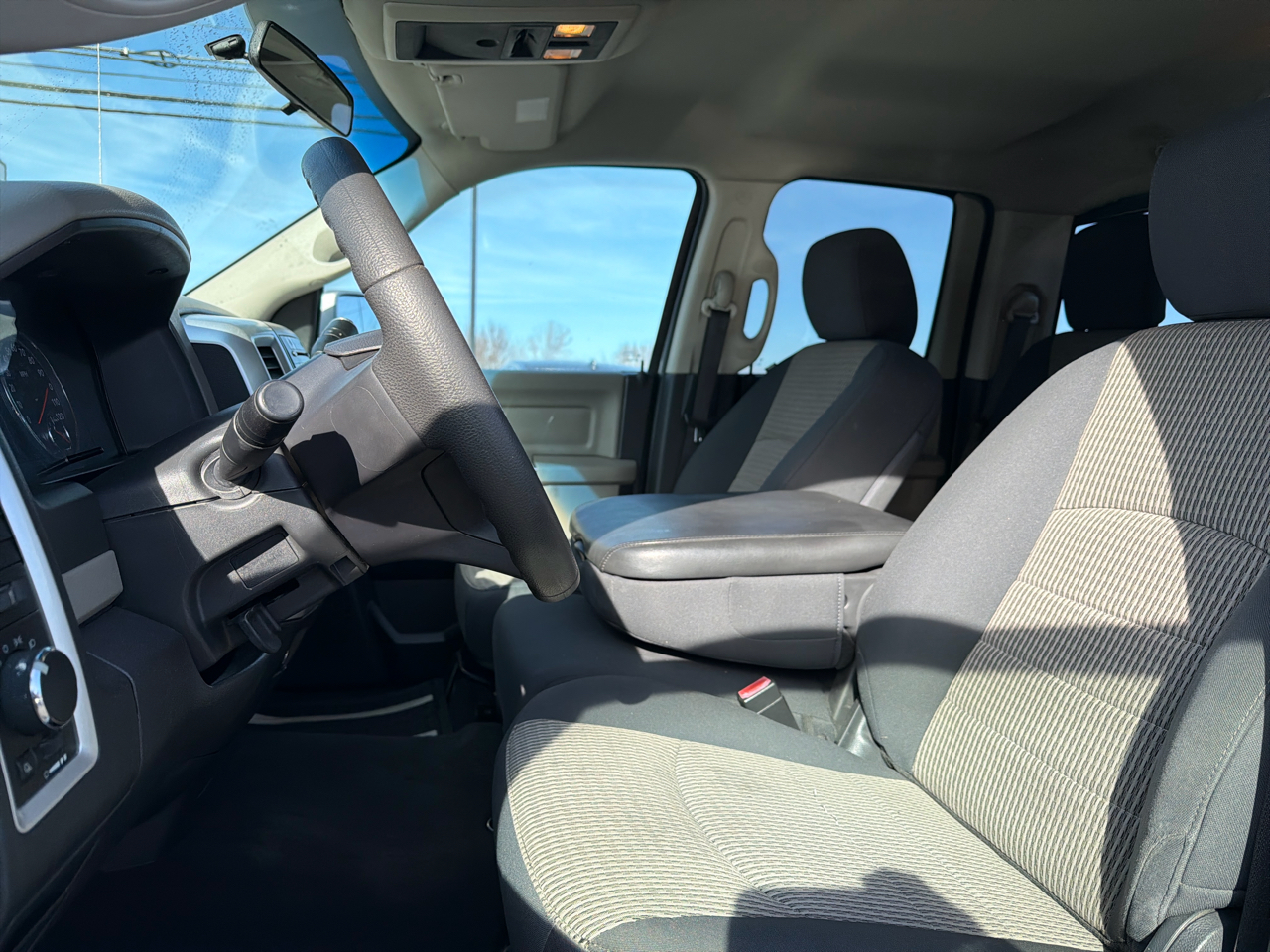 RAM 1500 4WD Quad Cab 140.5" SLT 2012