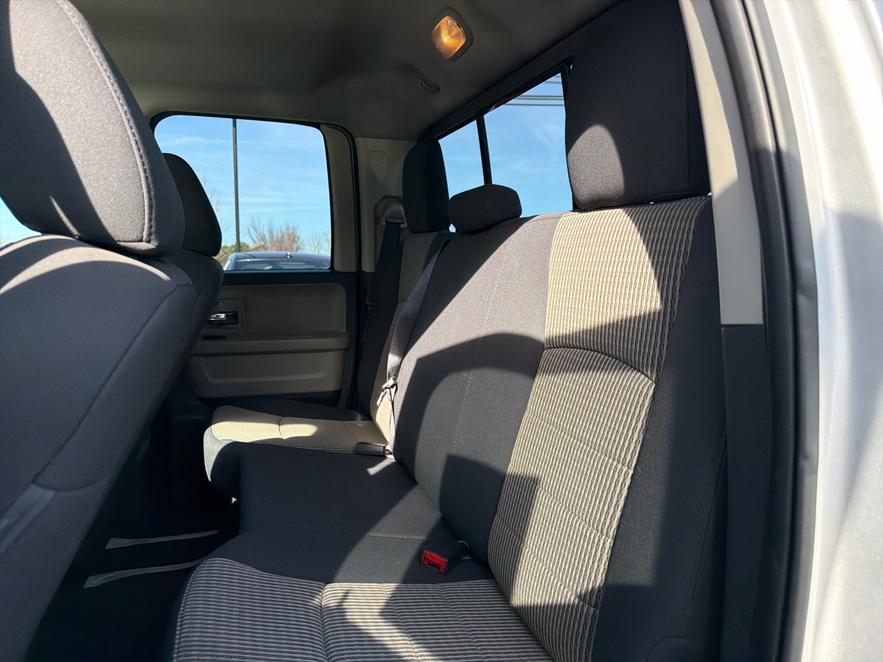 RAM 1500 4WD Quad Cab 140.5" SLT 2012