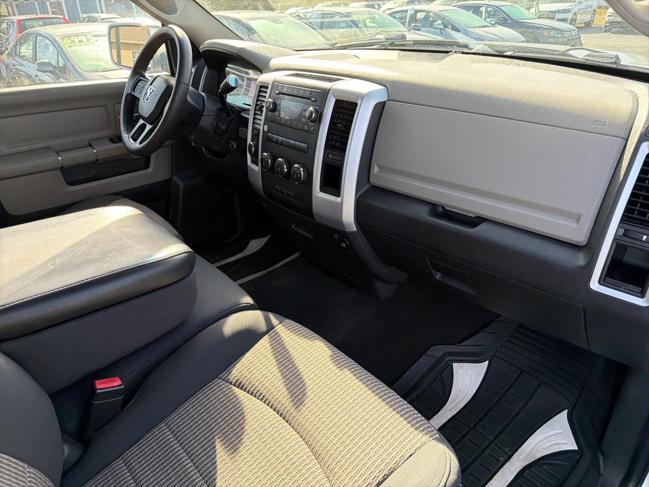 RAM 1500 4WD Quad Cab 140.5" SLT 2012