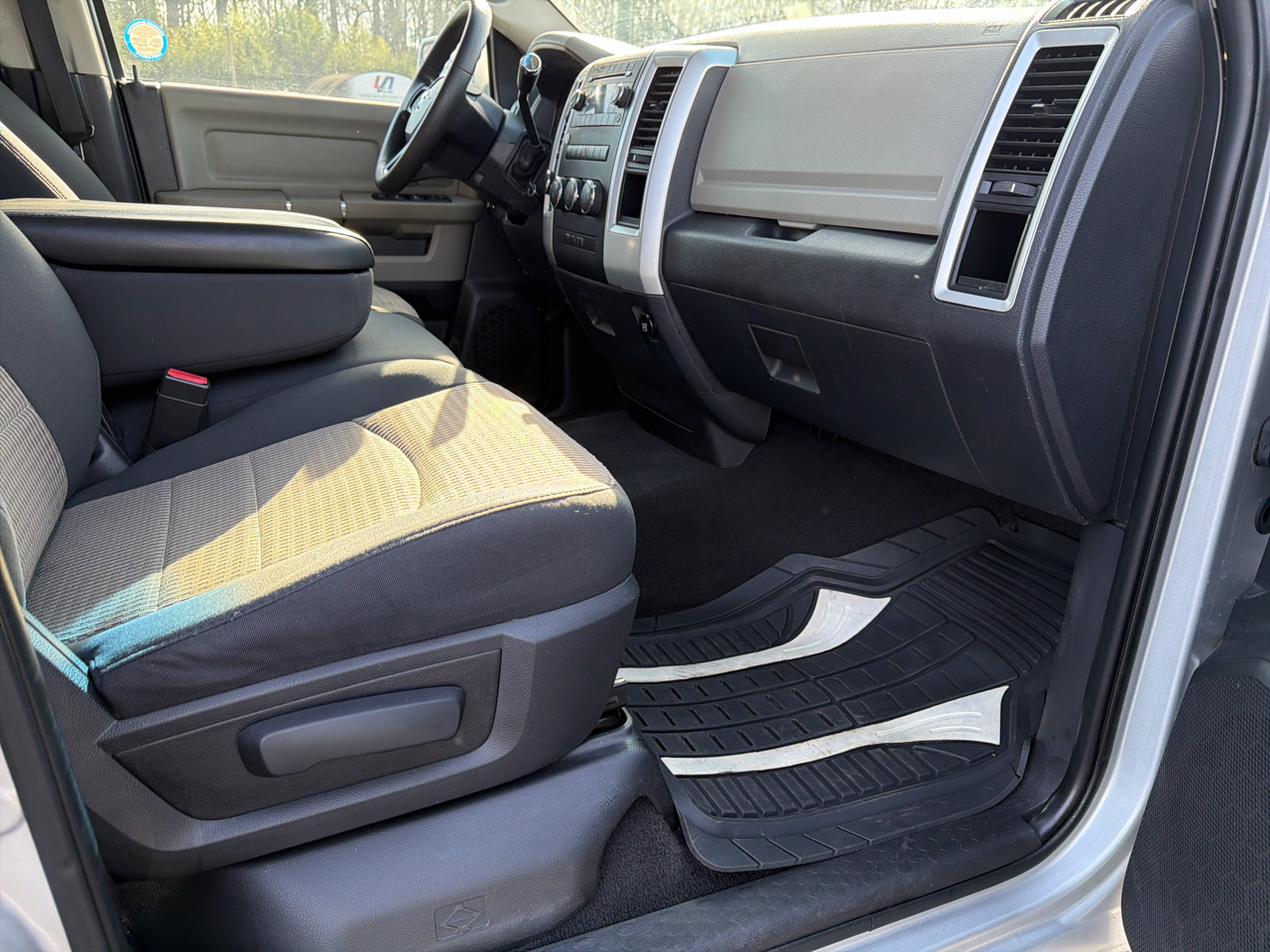 RAM 1500 4WD Quad Cab 140.5" SLT 2012