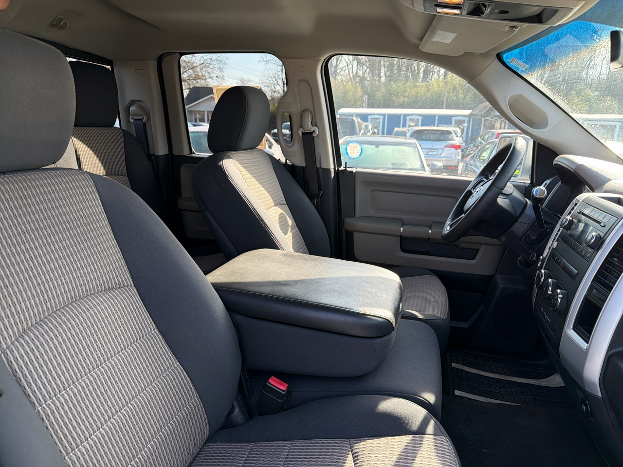 RAM 1500 4WD Quad Cab 140.5" SLT 2012