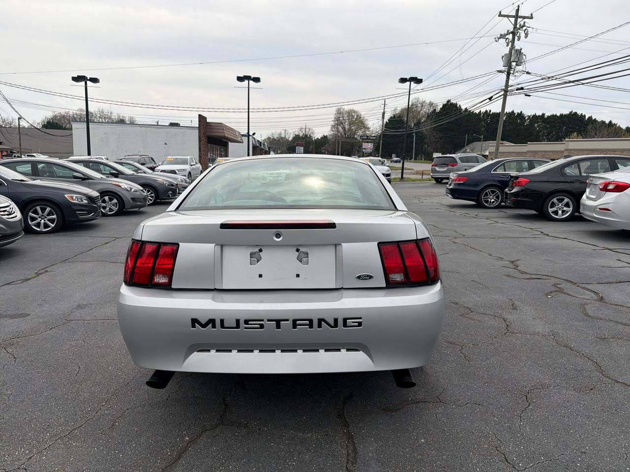 Ford Mustang 2dr Cpe Standard 2004