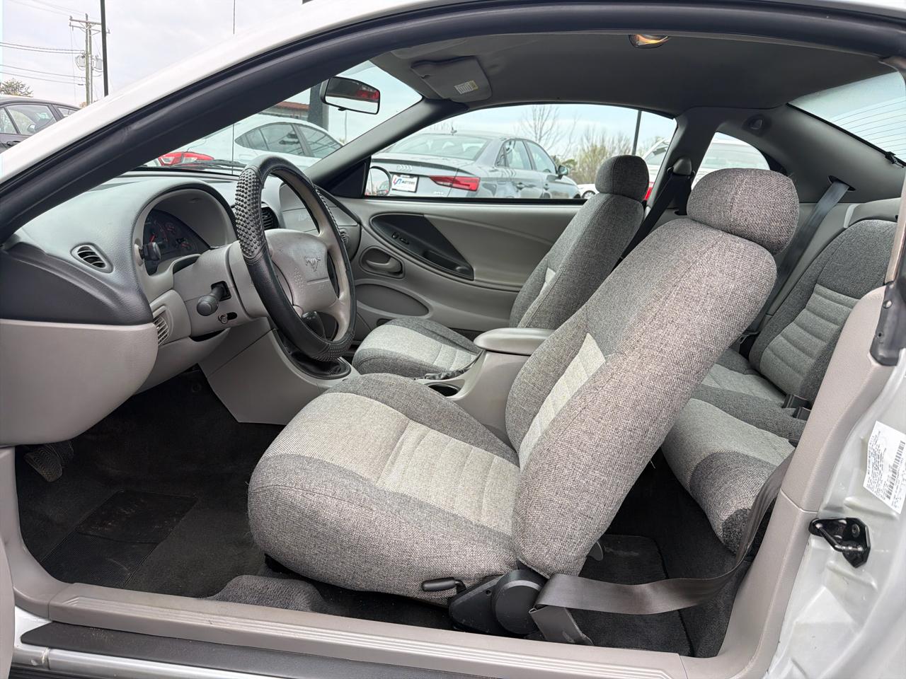 Ford Mustang 2dr Cpe Standard 2004