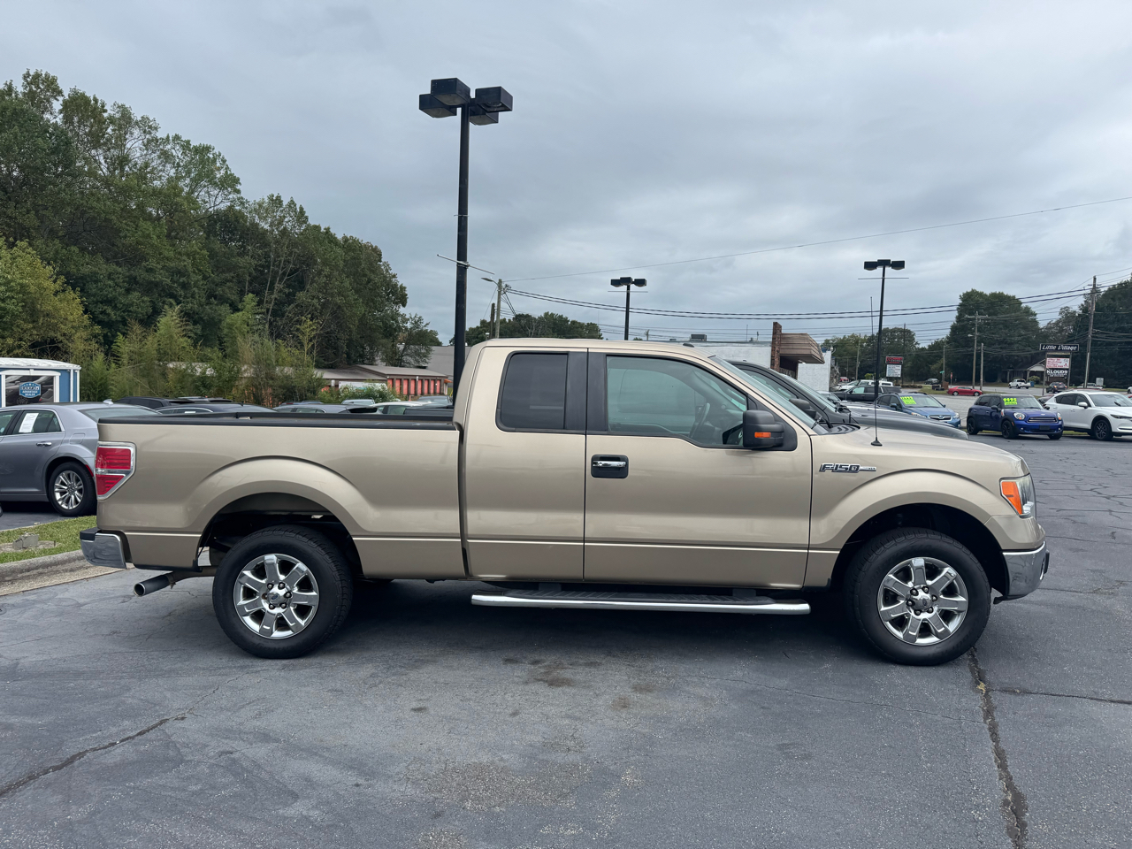 Ford F-150 2WD SuperCab 145" XLT 2013 Ford F-150 2WD SuperCab 145" XLT 2013