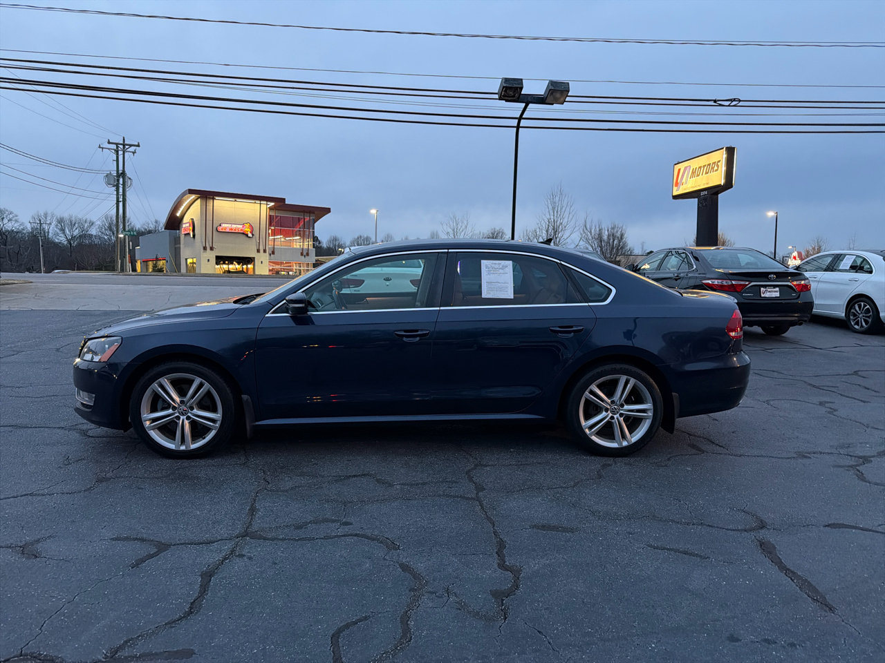 Volkswagen Passat 4dr Sdn 3.6L V6 DSG SE w/Sunroof 2013