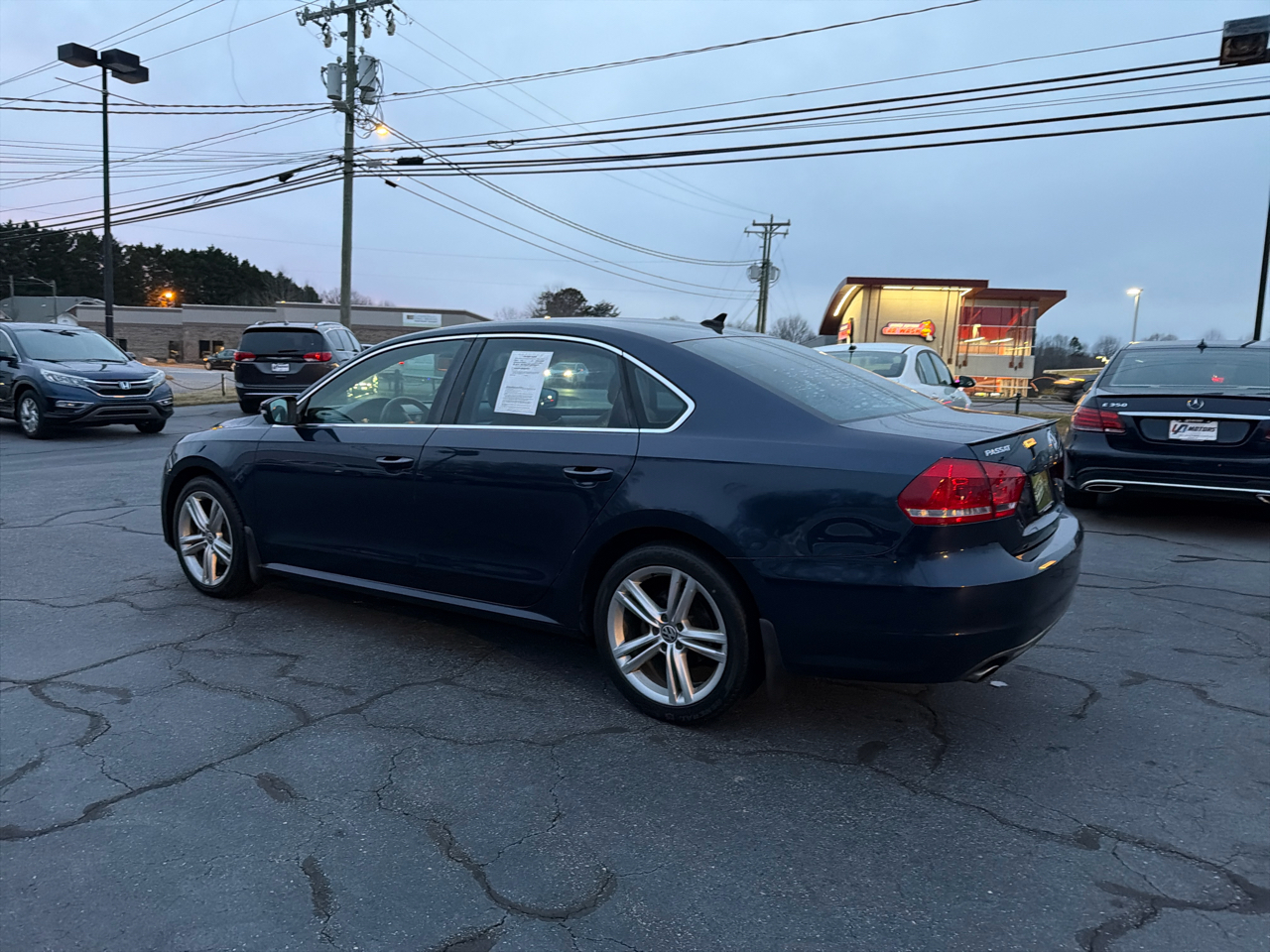 Volkswagen Passat 4dr Sdn 3.6L V6 DSG SE w/Sunroof 2013