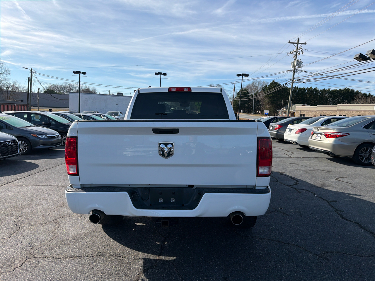 RAM 1500 Classic Express 4x2 Crew Cab 5'7" Box 2019