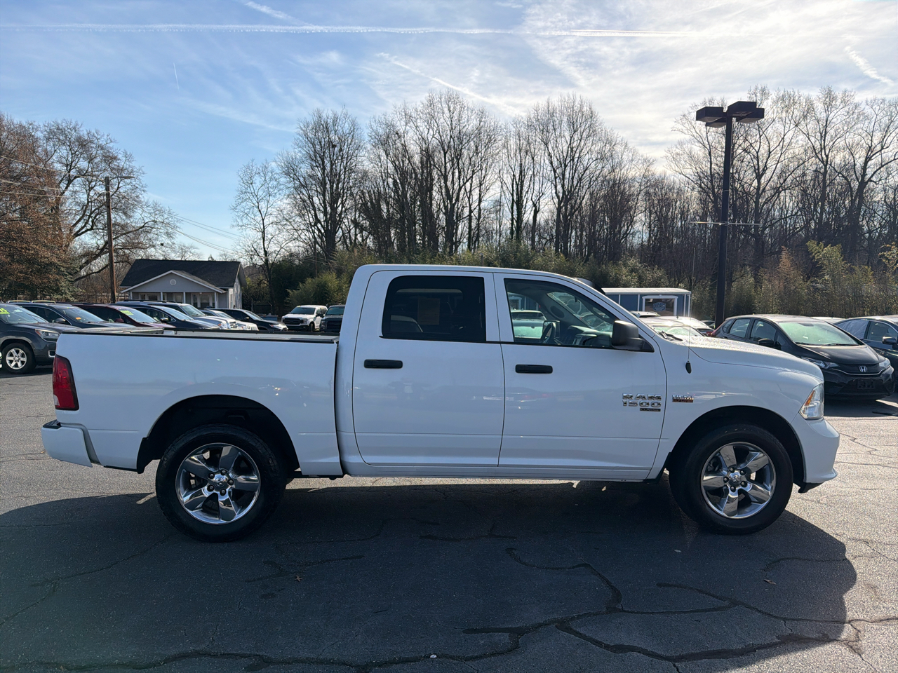 RAM 1500 Classic Express 4x2 Crew Cab 5'7" Box 2019