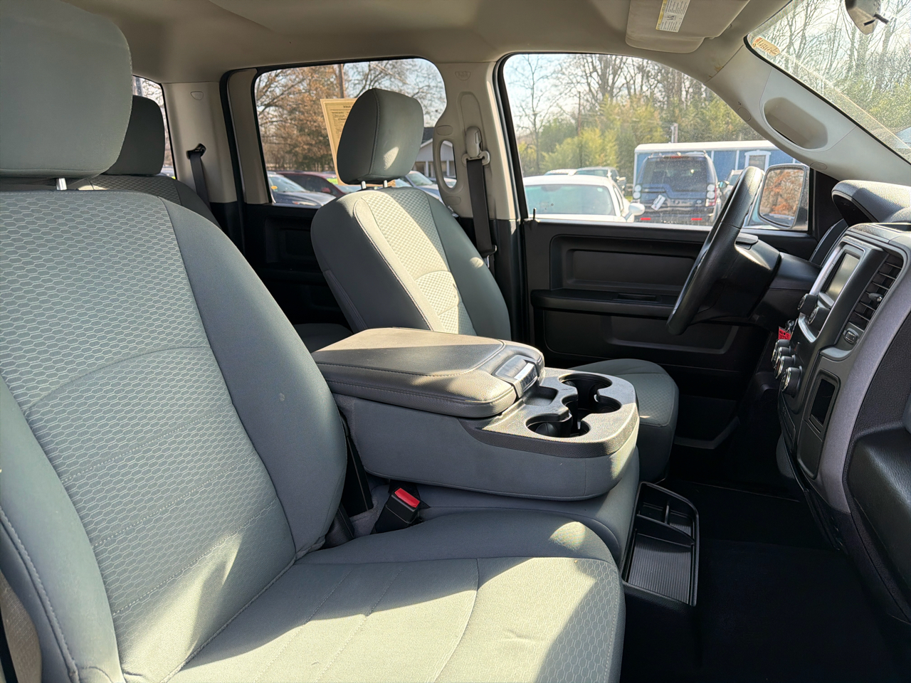 RAM 1500 Classic Express 4x2 Crew Cab 5'7" Box 2019