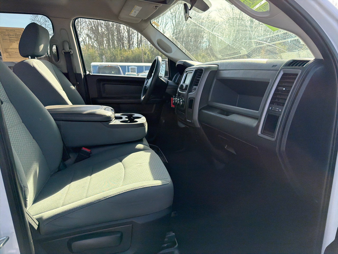 RAM 1500 Classic Express 4x2 Crew Cab 5'7" Box 2019