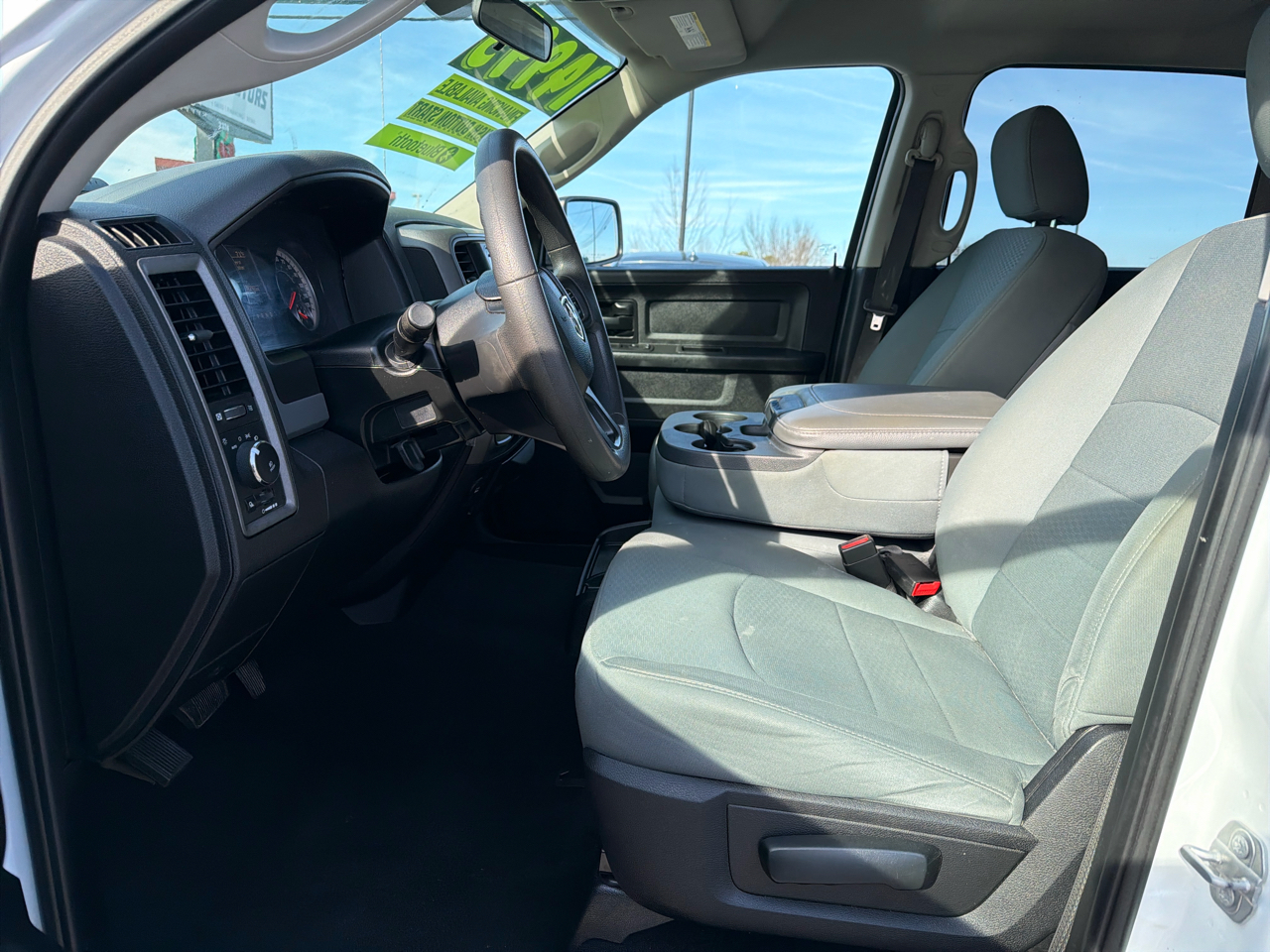 RAM 1500 Classic Express 4x2 Crew Cab 5'7" Box 2019