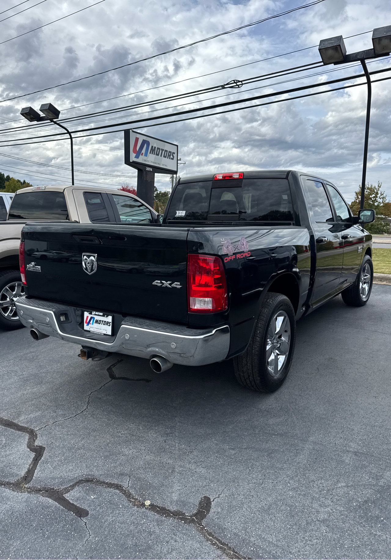 RAM 1500 4WD Crew Cab 140.5" Big Horn 2016 RAM 1500 4WD Crew Cab 140.5" Big Horn 2016