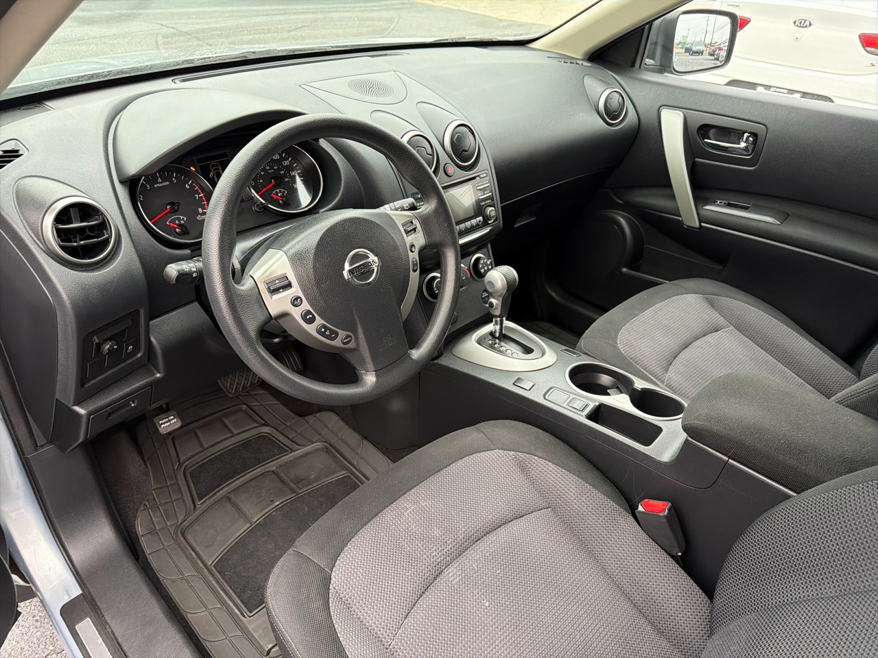 Nissan Rogue FWD 4dr SV 2013