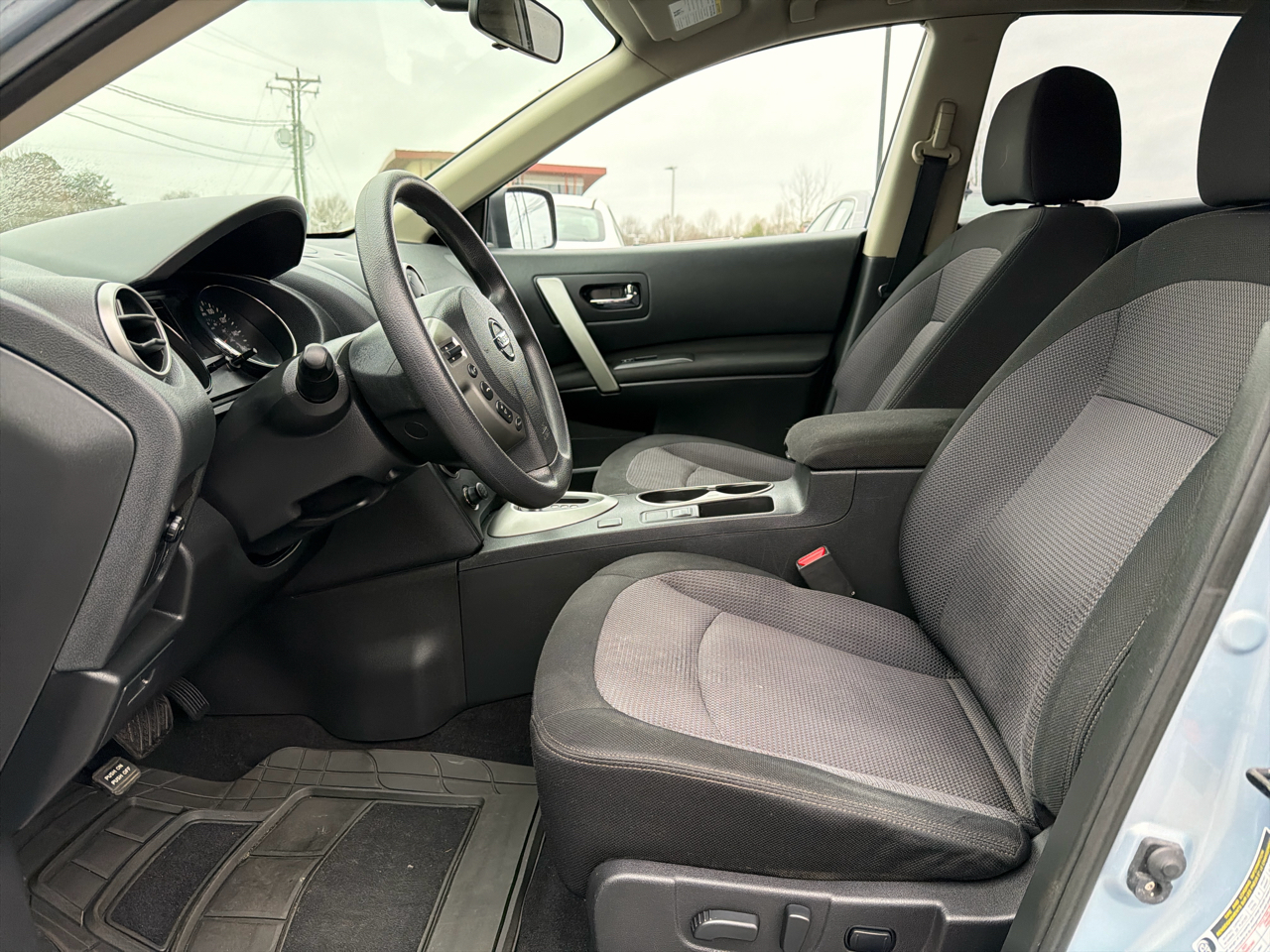 Nissan Rogue FWD 4dr SV 2013