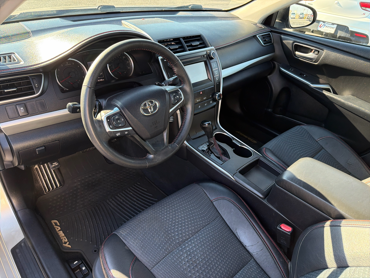 Toyota Camry 4dr Sdn I4 Auto XLE (Natl) 2015