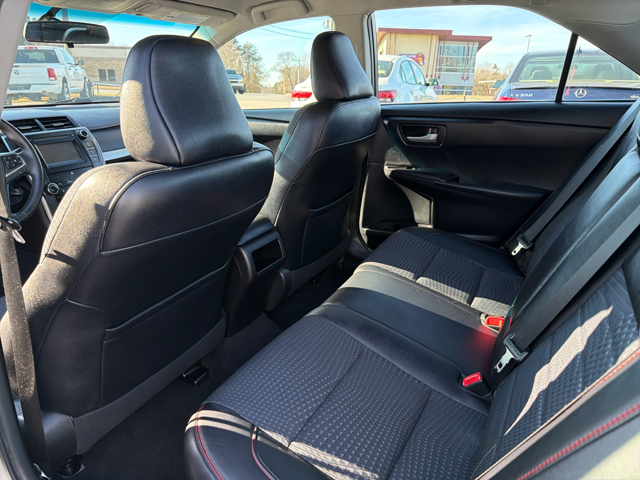 Toyota Camry 4dr Sdn I4 Auto XLE (Natl) 2015