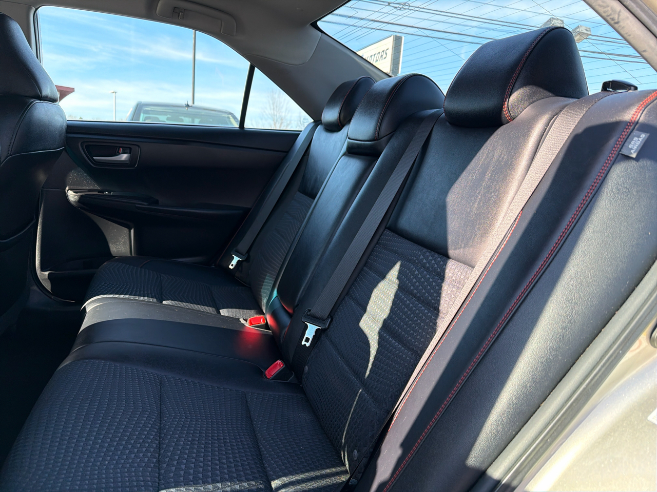 Toyota Camry 4dr Sdn I4 Auto XLE (Natl) 2015