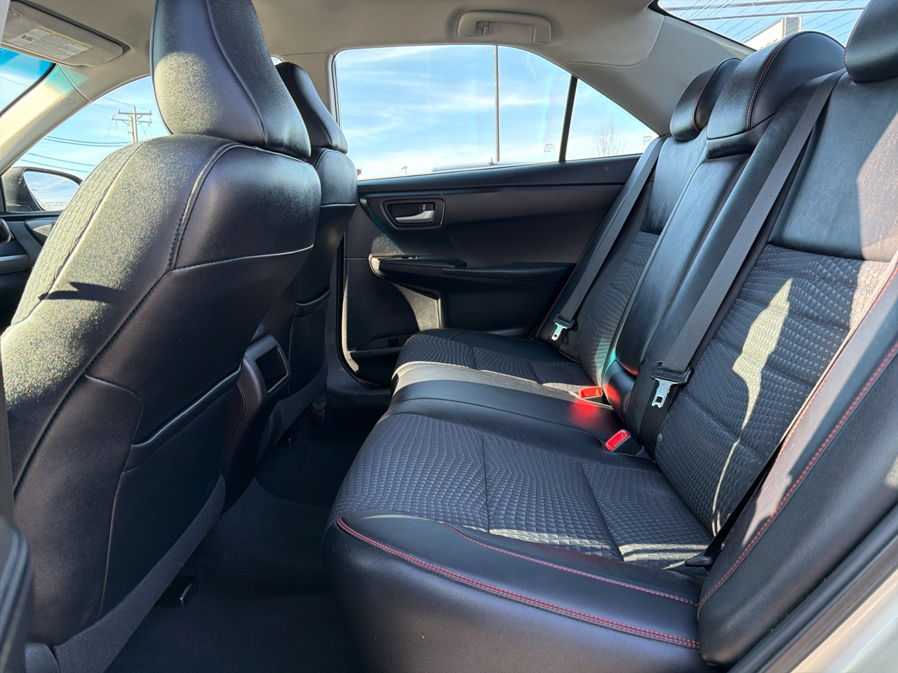 Toyota Camry 4dr Sdn I4 Auto XLE (Natl) 2015