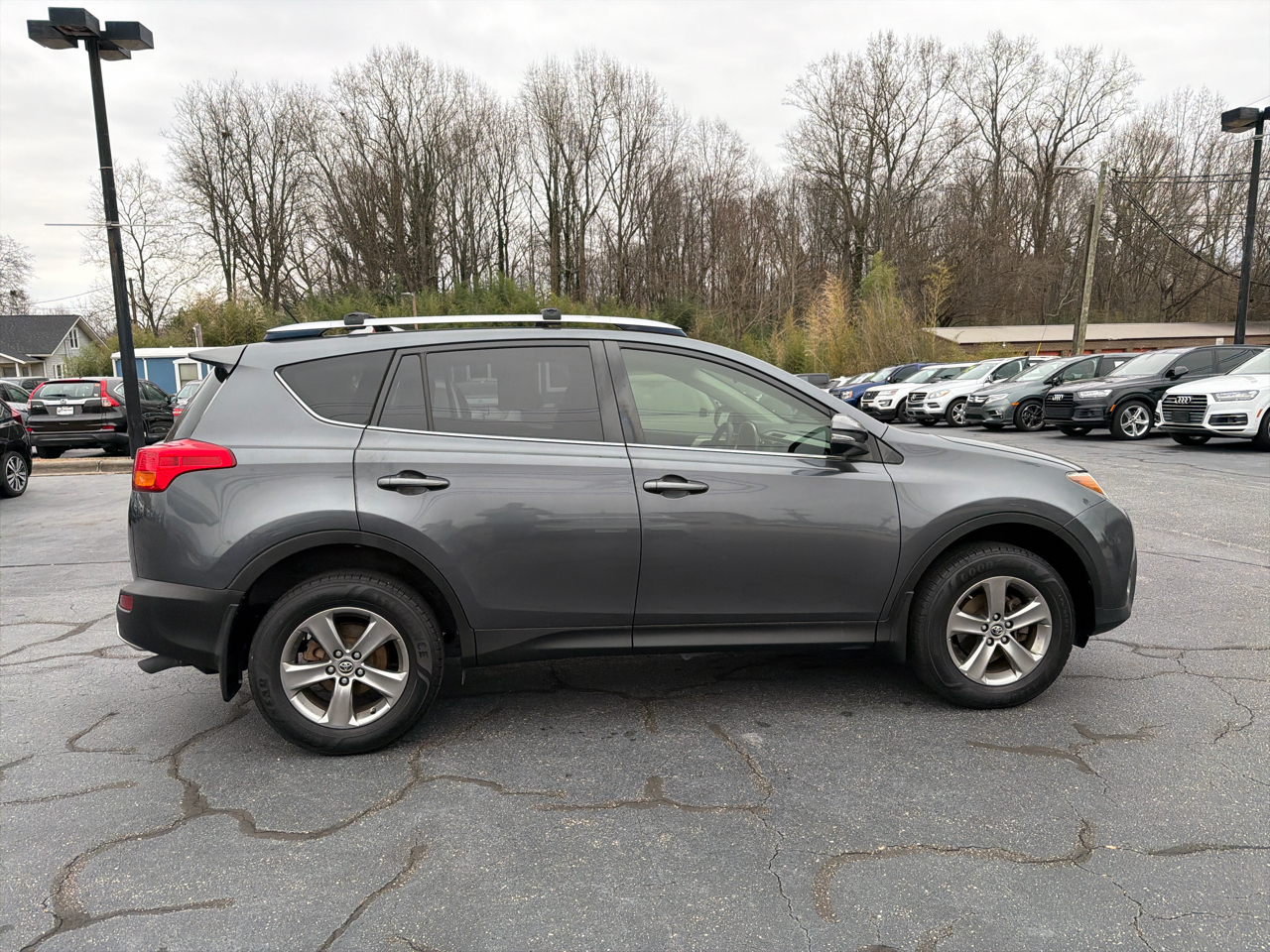 Toyota RAV4 FWD 4dr XLE (Natl) 2015
