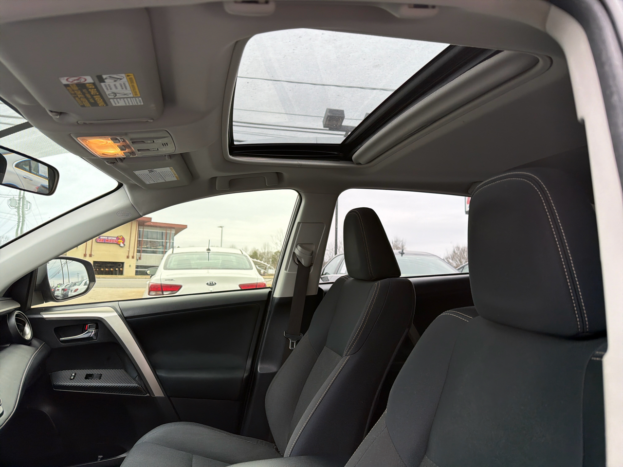 Toyota RAV4 FWD 4dr XLE (Natl) 2015