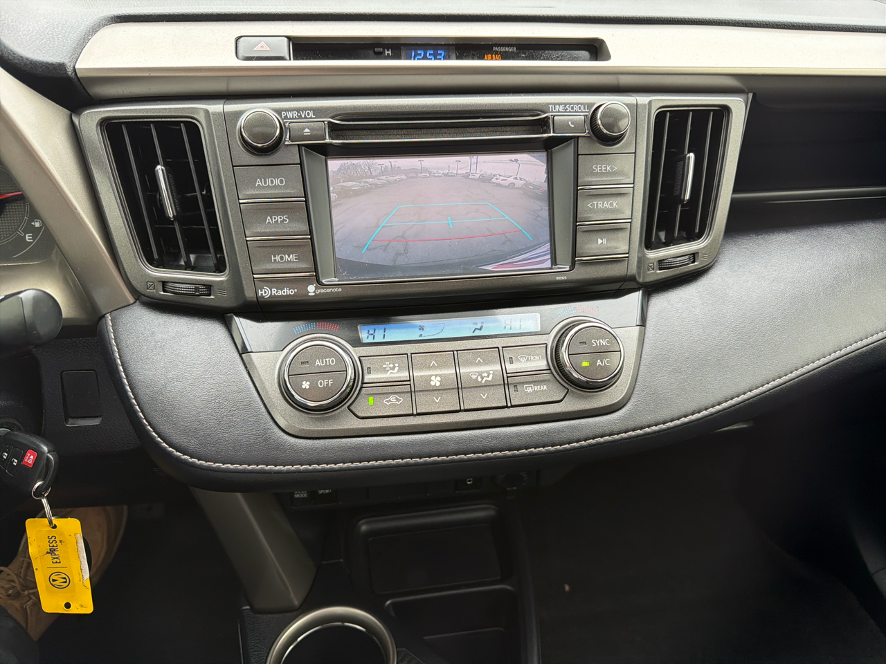 Toyota RAV4 FWD 4dr XLE (Natl) 2015