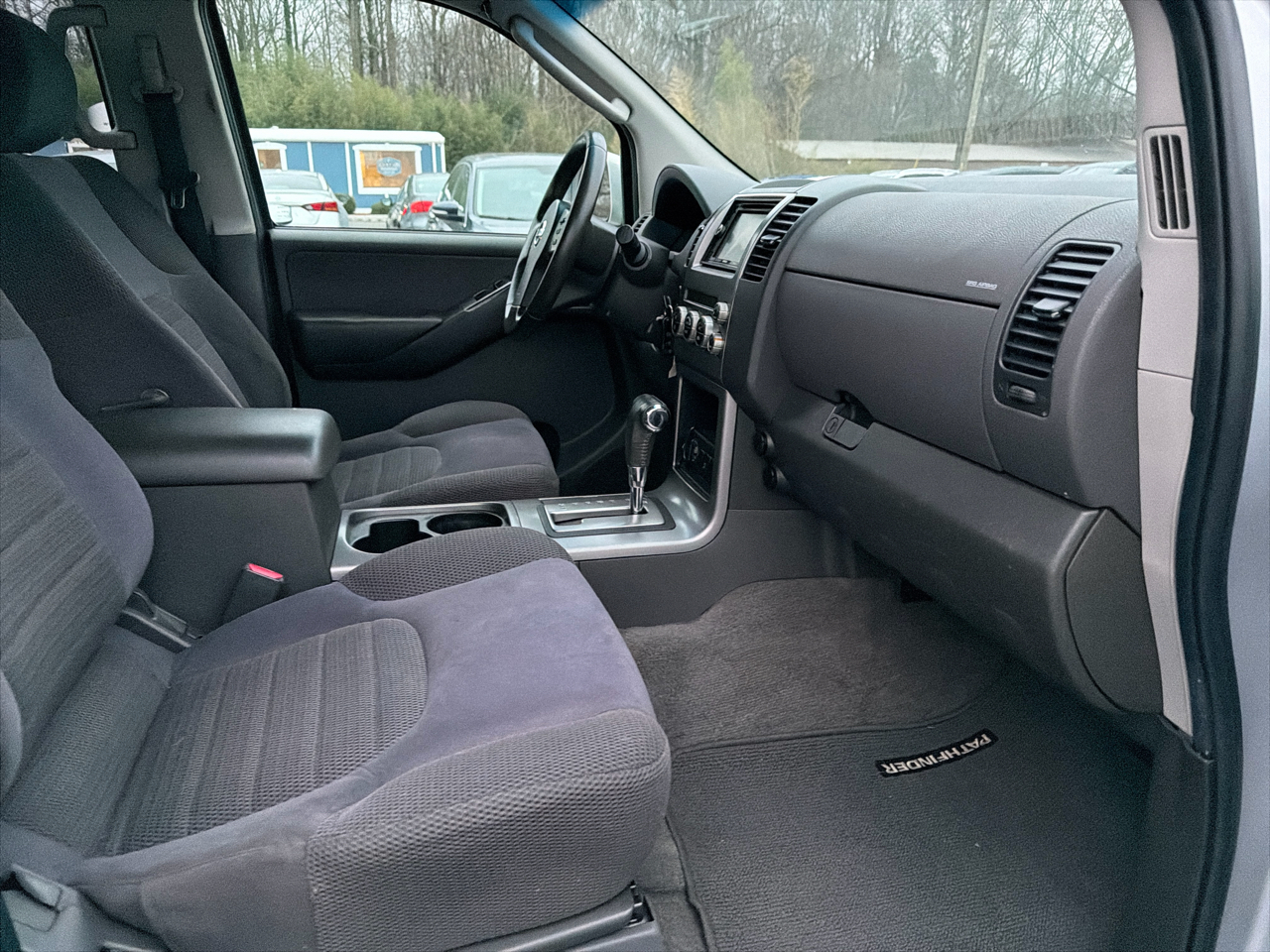 Nissan Pathfinder SE 4WD 2006