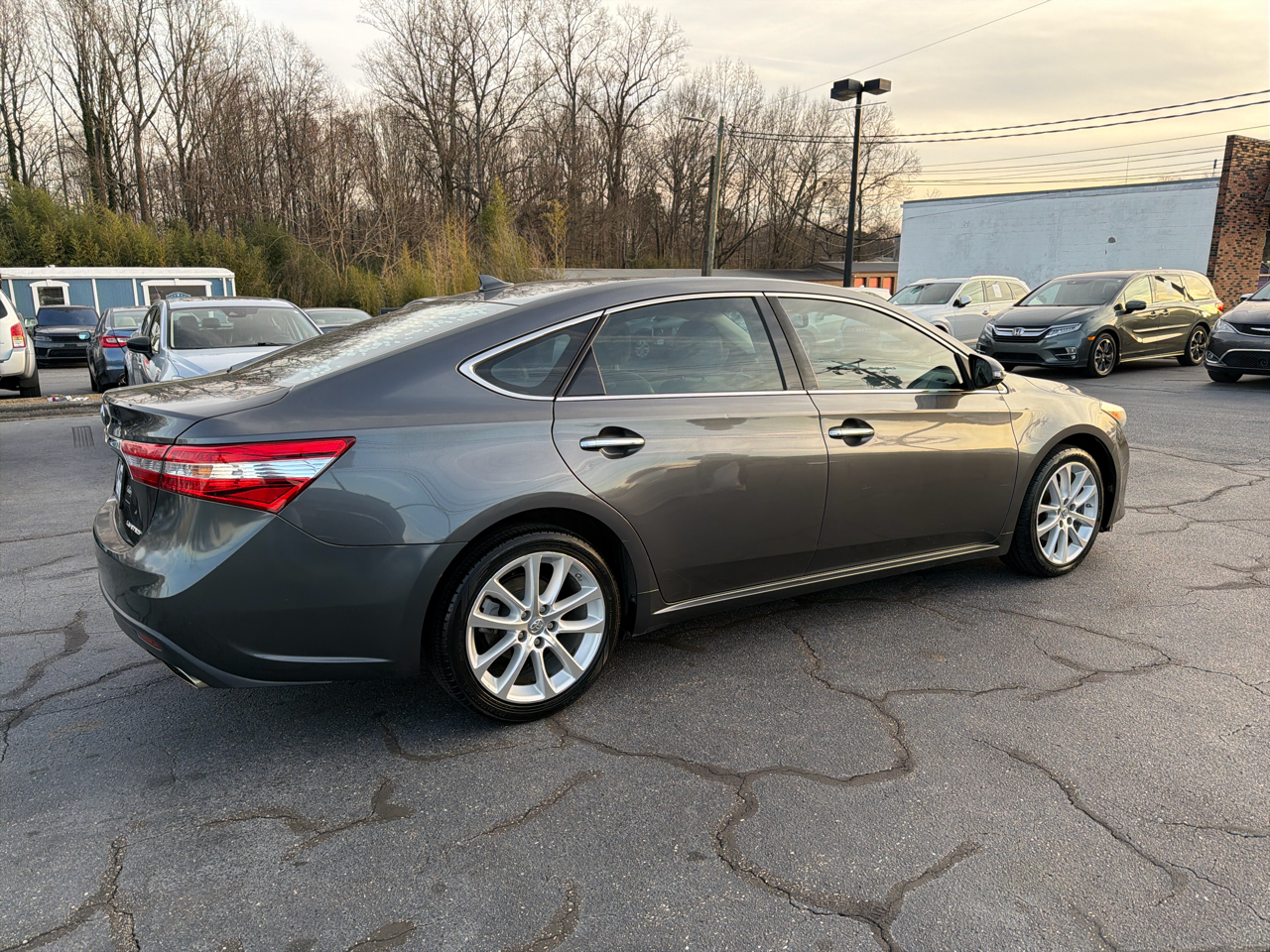 Toyota Avalon 4dr Sdn XLE Premium (Natl) 2013
