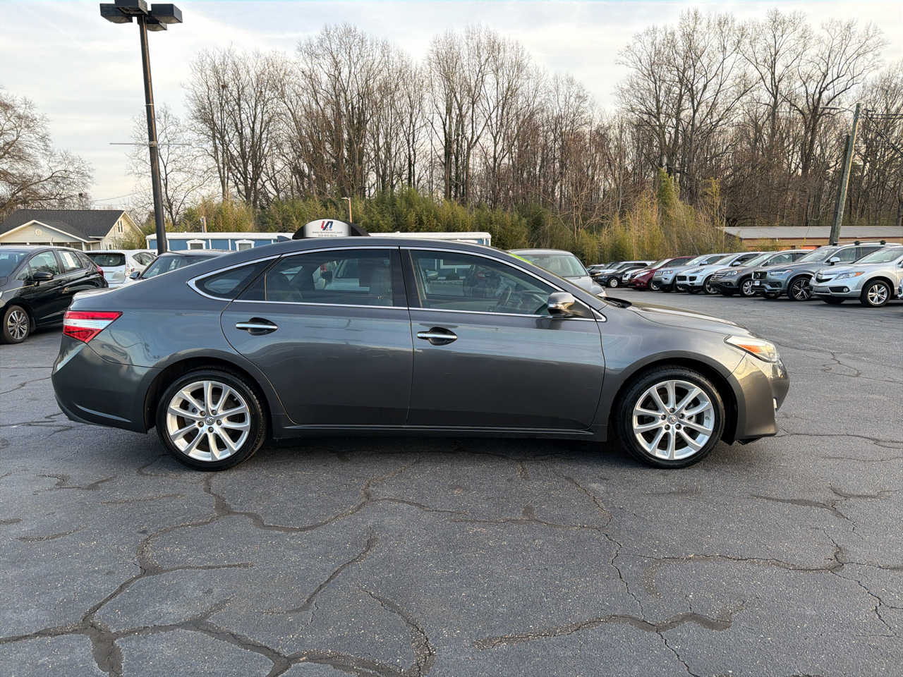 Toyota Avalon 4dr Sdn XLE Premium (Natl) 2013