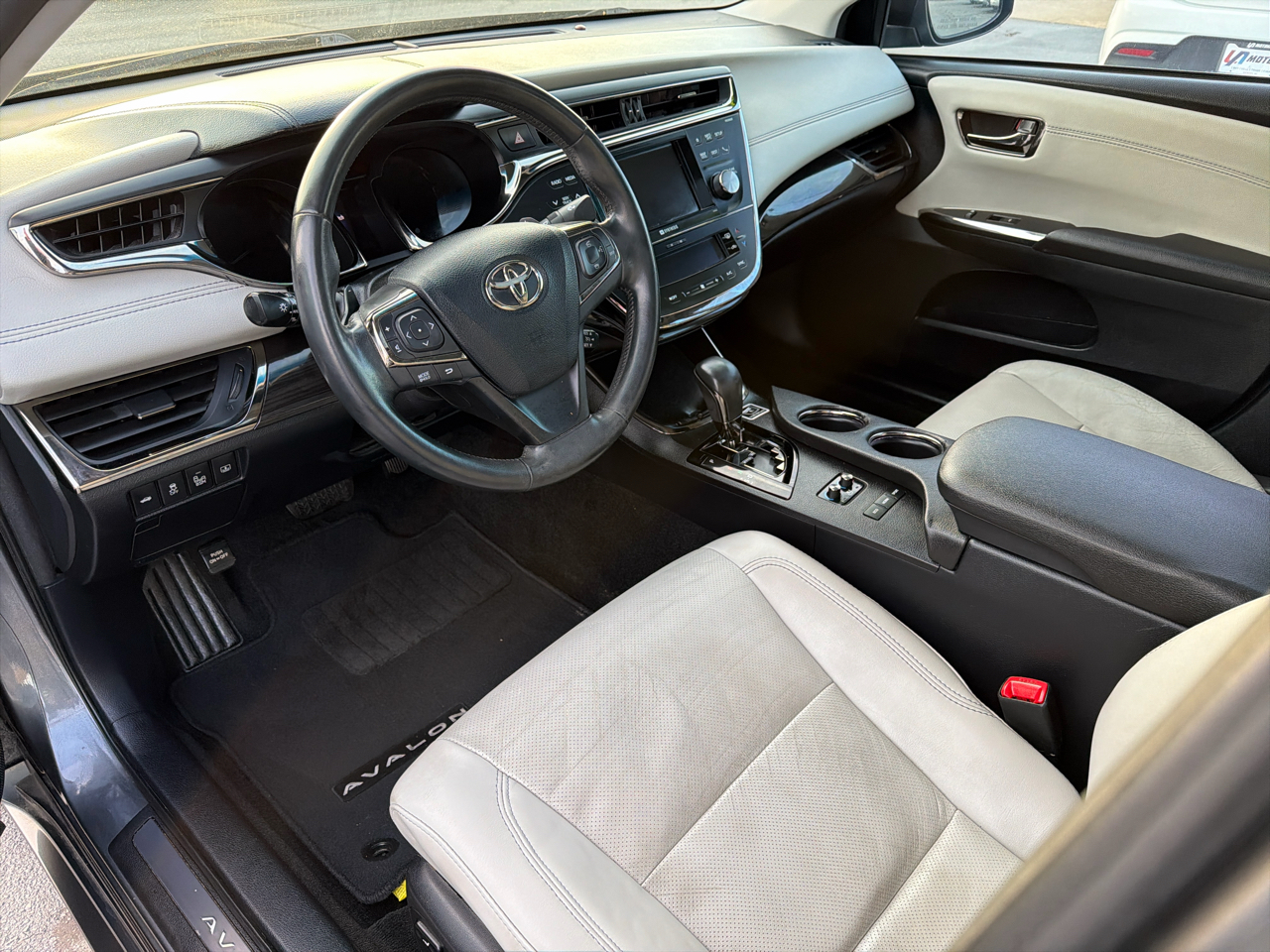 Toyota Avalon 4dr Sdn XLE Premium (Natl) 2013