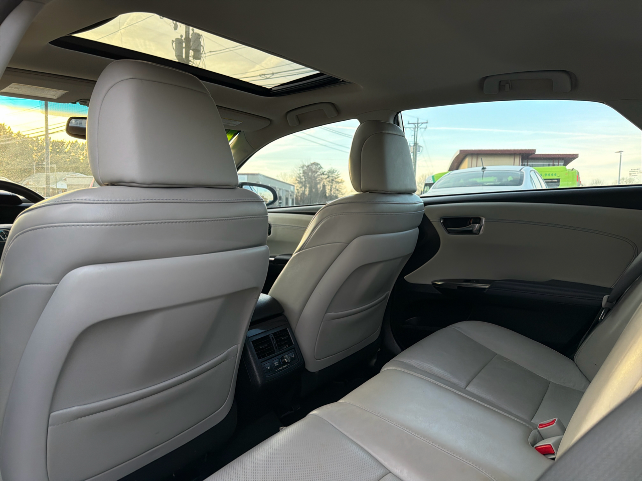 Toyota Avalon 4dr Sdn XLE Premium (Natl) 2013