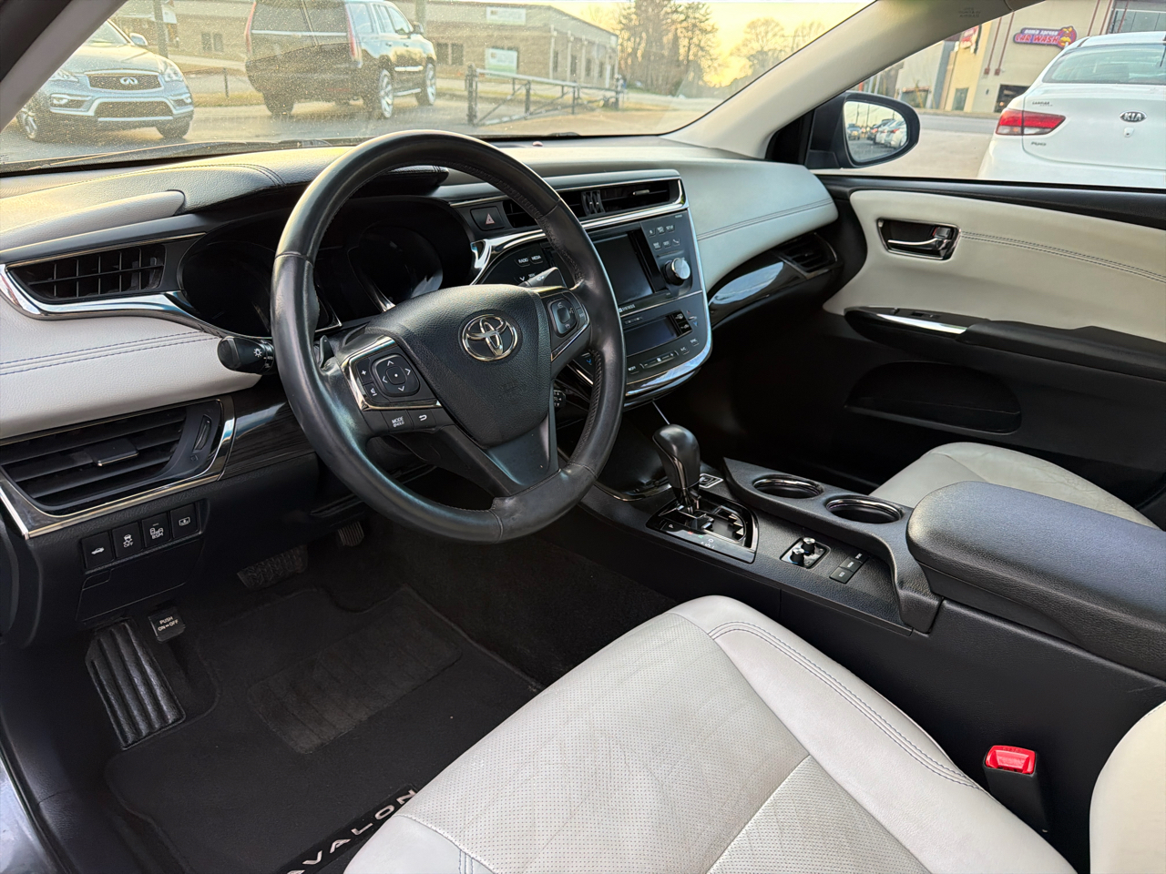 Toyota Avalon 4dr Sdn XLE Premium (Natl) 2013